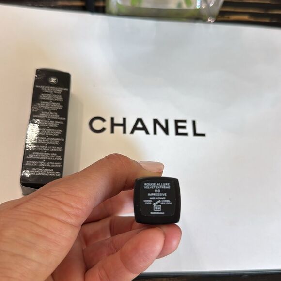 Chanel Lipstick Rouge Allure Velvet Extreme 110 Impressive Limited Edition - Picture 4 of 5